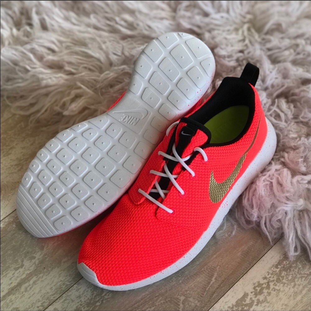 NWT Nike ID Roshe one Custom Gold swoosh - Picture 8 of 8